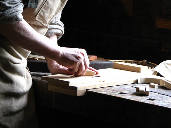 Nuestro equipo de profesionales cuenta  con muchos años de contrastada <strong>experiencia</strong> en el sector de la <strong>carpintería de madera en Borge (El)</strong>.